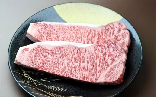 【全3回】美熊野牛 定期便F ＜すき焼きしゃぶしゃぶ用ロース＆赤身モモ肉 800g・切り落とし 800g・サーロインステーキ 300g×2枚＞ 牛肉 肉 ブランド牛 和牛 黒毛和牛 国産牛 すき焼き しゃぶしゃぶ 赤身 赤身肉 ステーキ サーロイン 肉定期便 人気 希少 おすすめ 三重県 熊野市【okad-tkb0016】