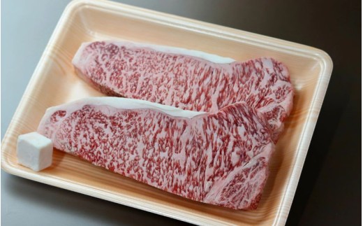 美熊野牛 サーロインステーキ 約300g×2枚 牛肉 肉 ステーキ サーロイン ブランド牛 和牛 黒毛和牛 国産牛 霜降り 霜降り肉 人気 希少 おすすめ 三重県 熊野市【okad0010】