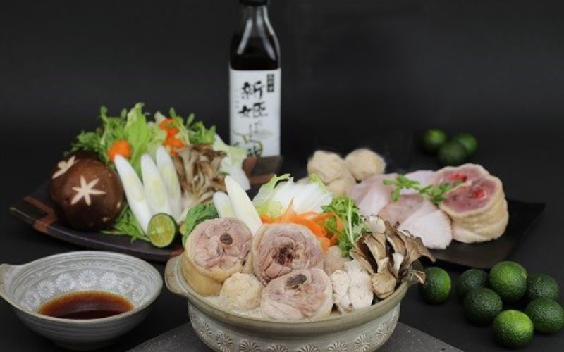 【冬限定】熊野地鶏 ぶつ切り鍋セット <テレビで紹介されました> 鶏肉 鳥肉 とりにく 肉 お肉 お鍋 地鶏 期間限定 数量限定 三重県 熊野市【frsn0016】