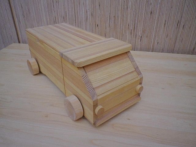 初節句のお祝いに最適♪知育玩具【熊野杉のトラック型の積み木58P】【kmkn0002】