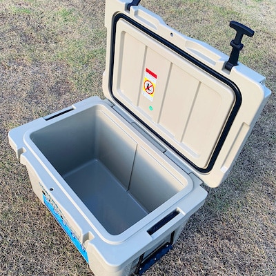オリジナルマット(SeaDek)付ハードクーラーボックス　(サイズ:35L)　カラー:タン