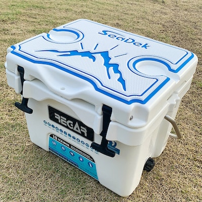 オリジナルマット(SeaDek)付ハードクーラーボックス　(サイズ:15L)　カラー:ホワイト