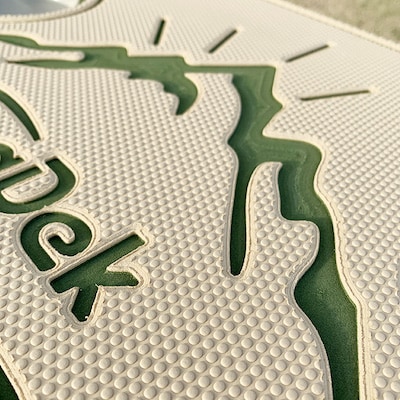 オリジナルマット(SeaDek)付ハードクーラーボックス　(サイズ:25L)　カラー:タン