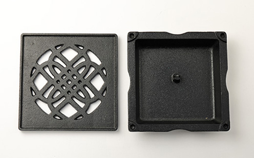 くわな鋳物の蚊やり器　花模様