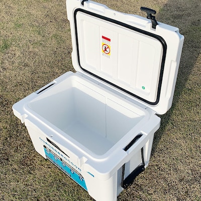 オリジナルマット(SeaDek)付ハードクーラーボックス　(サイズ:35L)　カラー:ホワイト