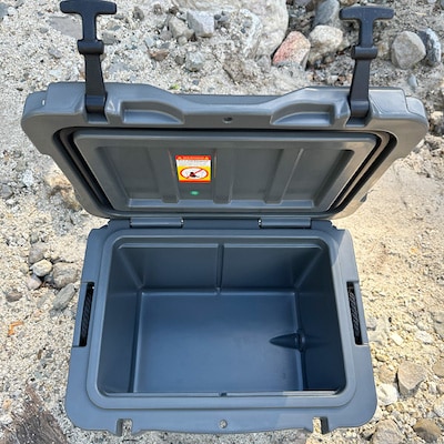 オリジナルマット(SeaDek)付ハードクーラーボックス　(サイズ:25L)　カラー:ダークグレイ