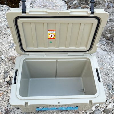 オリジナルマット(SeaDek)付ハードクーラーボックス　(サイズ:45L)　カラー:タン