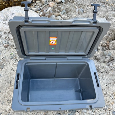 オリジナルマット(SeaDek)付ハードクーラーボックス　(サイズ:45L)　カラー:ダークグレイ