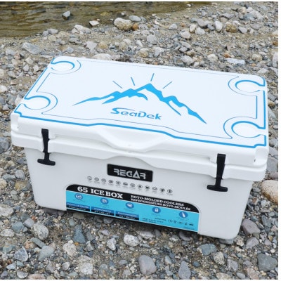 オリジナルマット(SeaDek)付ハードクーラーボックス　(サイズ:65L)　カラー:ホワイト
