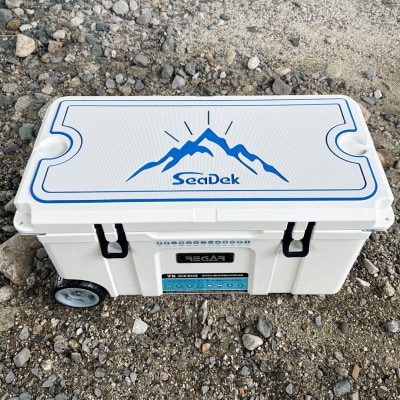 オリジナルマット(SeaDek)付ハードクーラーボックス　(サイズ:75L)　カラー:ホワイト