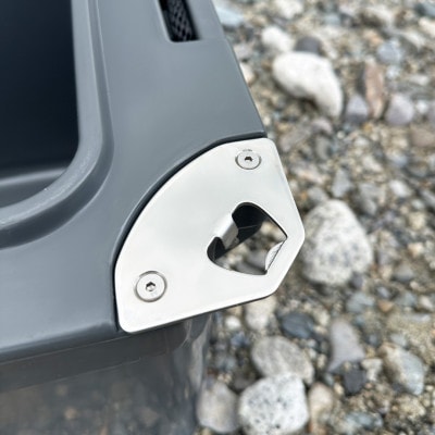 オリジナルマット(SeaDek)付ハードクーラーボックス　(サイズ:75L)　カラー:ダークグレイ