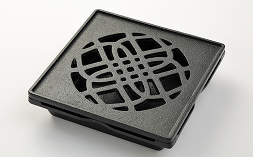 くわな鋳物の蚊やり器　花模様