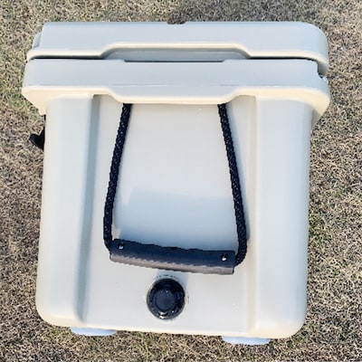 オリジナルマット(SeaDek)付ハードクーラーボックス　(サイズ:35L)　カラー:タン