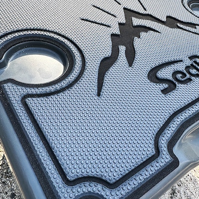 オリジナルマット(SeaDek)付ハードクーラーボックス　(サイズ:15L)　カラー:ダークグレイ