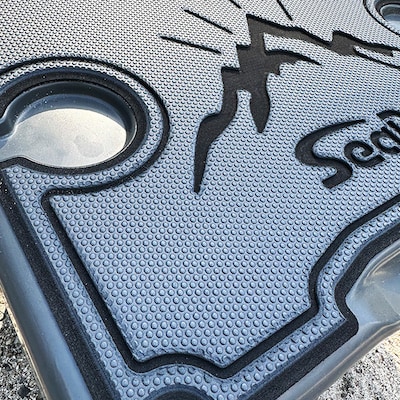 オリジナルマット(SeaDek)付ハードクーラーボックス　(サイズ:25L)　カラー:ダークグレイ