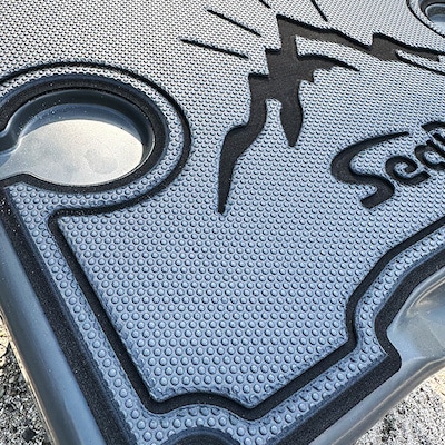 オリジナルマット(SeaDek)付ハードクーラーボックス　(サイズ:45L)　カラー:ダークグレイ