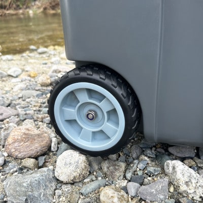 オリジナルマット(SeaDek)付ハードクーラーボックス　(サイズ:75L)　カラー:ダークグレイ