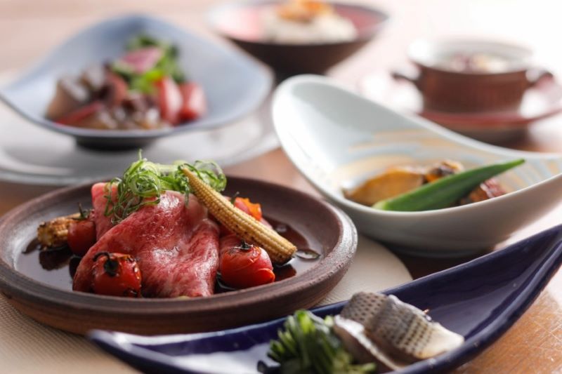 美食の隠れ家プロヴァンス 宿泊ギフト券(30,000円分) /伊勢志摩 伊勢 志摩 三重 旅行 観光 いせ しま かんこう りょこう チケット 旅行券 宿泊 トラベル 金券