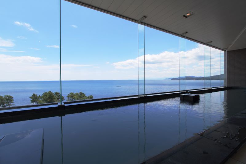 湯元館ニュー浜島 １泊２食付き ペア宿泊券 / 東海 近畿 三重県 志摩 伊勢志摩 旅行 旅 国内旅行 観光 トラベル 旅館 宿泊 宿 チケット ペア 宿泊券 食事 １泊２食  夕日 温泉 湯 大浴場 露天風呂 椿 オイル SNS 映え 写真 海 浜辺 和 和室 家族 友人  20万円 二十万 200000円