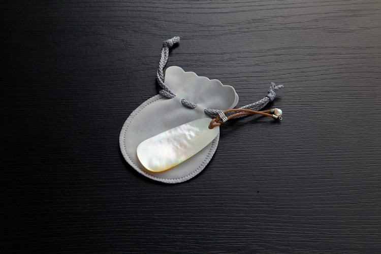 真珠 パール 靴べら 貝 貝殻 三重県 伊勢志摩 志摩 志摩市 プレゼント ギフト 誕生日 貝細工 真珠貝 アコヤ真珠 アコヤ貝 アコヤ コンパクト 小さい 持ち運び 携帯 20000円 2万円 二万円 / 真珠付白蝶貝の靴べら