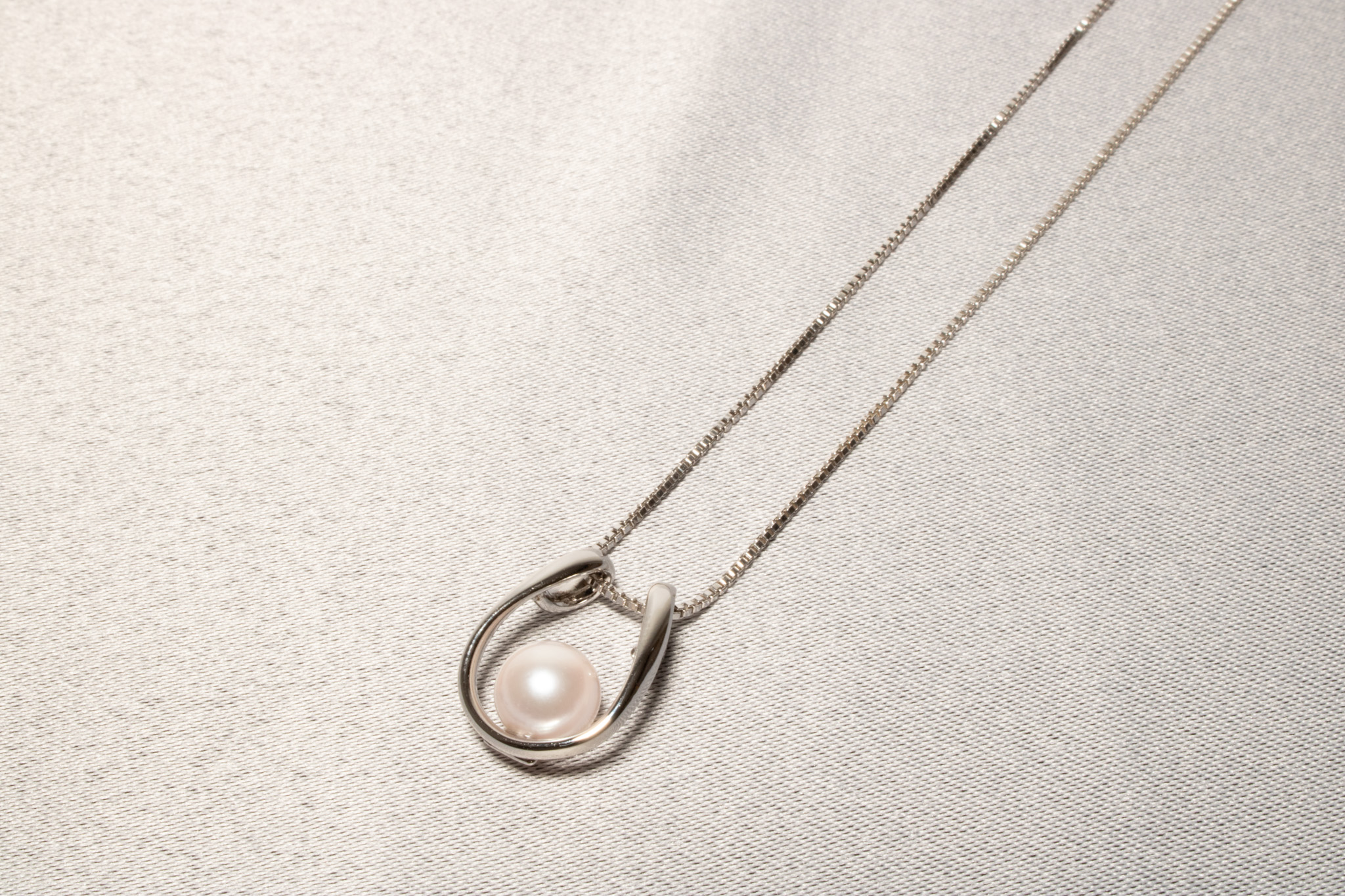真珠 アクセサリー ネックレス ペンダント パール 7ミリ シルバー 三重県 伊勢志摩 志摩 ジュエリー ギフト プレゼント 冠婚葬祭 入学式 卒業式 結婚式 母の日 バレンタイン ホワイトデー アコヤ真珠 本真珠 人気 25000円 2万5千円 二万五千円 / akoya しあわせ ペンダント