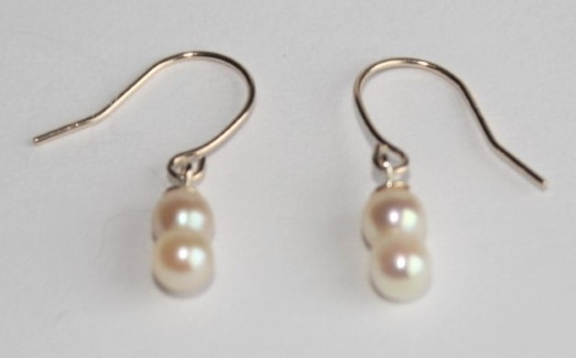 アコヤ真珠 3～4mm ピアス K18 アクセサリー 伊勢 志摩 伊勢志摩 志摩産 真珠 パール アコヤ貝 アクセサリー ピアス ギフト プレゼント 冠婚葬祭 慶事 弔事 結婚式 入学式 卒業式 国産 誕生石 記念日 真珠の里 ベビーパール双子ピアス（ K18 ）