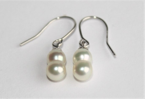 真珠 パール アコヤ貝 アクセサリー ピアス ギフト プレゼント 伊勢 志摩 伊勢志摩 志摩産 冠婚葬祭 慶事 弔事 結婚式 入学式 卒業式 国産 誕生石 記念日 真珠の里 ベビーパール双子ピアス (WG)