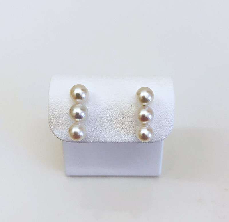 志摩産アコヤ真珠 5-6ミリ 3粒ラインピアス （K14WG） /  あこや真珠 ピアス 真珠 パールピアス 伊勢志摩 アクセサリー プレゼント パール ホワイトデー クリスマス