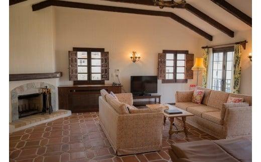 志摩地中海村「ヴィラスイート」平日限定ペア1泊素泊まり券／伊勢志摩 伊勢 志摩 旅行 旅行券 チケット 宿泊券 宿泊 ペア宿泊券 素泊まり 地中海 ホテル スイート 平日 限定 ヴィラ カップル 夫婦 家族 いせ しま りょこう 120000万円 12万円 十二万円