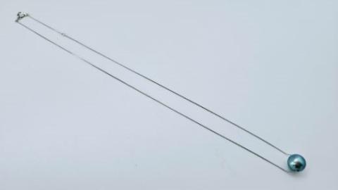 鮮やかなブルーグリーンの輝き、プラチナパールﾍﾟﾝﾀﾞﾝﾄ　/　あこや ペンダント プラチナ 真珠 伊勢志摩 珠数 志摩 アクセサリー ギフト パール 母の日 ホワイトデー クリスマス 入学式 冠婚葬