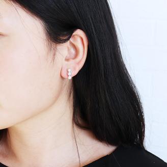 真珠 ピアス 4mm ～ 5mm K14 ホワイトゴールド アクセサリー パール 三重県 伊勢志摩 志摩市 母の日 ホワイトデー クリスマス プレゼント ギフト 冠婚葬祭 入学式 卒業式 成人式 結婚式 3粒 / 志摩産アコヤ真珠 4-5ミリ 天然色 ナチュラルブルー 数粒ラインピアス ( K14WG )