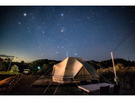 カブクリゾートペア宿泊券（グランピング利用） / ペア 伊勢志摩 志摩 三重 宿泊券 一泊二食 1泊2食 クーポン付き 宿泊 旅行 観光 サウナ BBQ グランピング 〔200-24〕