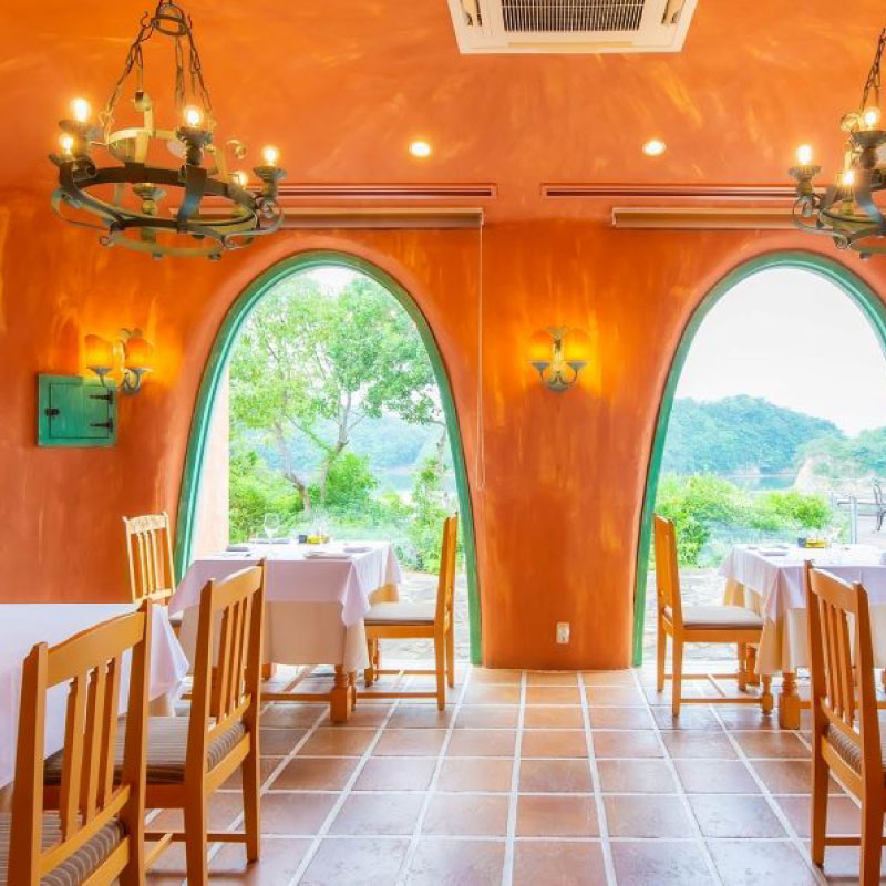 志摩地中海村「デラックスツイン」ペア1泊2食付券（コース料理）／伊勢志摩 伊勢 志摩 旅行 旅行券 チケット 宿泊券 宿泊 ペア宿泊券 1泊2食 コース料理 バイキング 地中海 ホテル デラックスツイン ヴィラ カップル 夫婦 家族 いせ しま りょこう 270000円 27万円 二十七万円