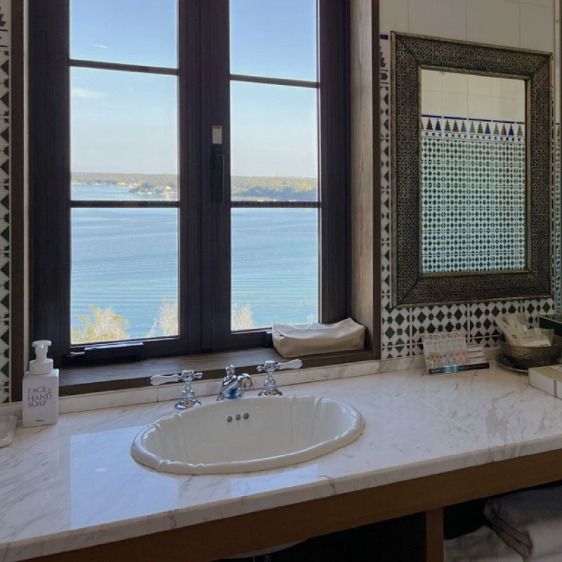 志摩地中海村「ラグジュアリースイート」ペア1泊2食付券（コース料理）／伊勢志摩 伊勢 志摩 三重 東海 近畿 旅行 旅行券 チケット 宿泊券 宿泊 ペア宿泊券 1泊2食 コース料理 朝食バイキング 地中海 ホテル スイート 泊まる 景観 温泉 スパ カップル 夫婦 家族 いせ しま りょこう 300000円 30万円 三十万円