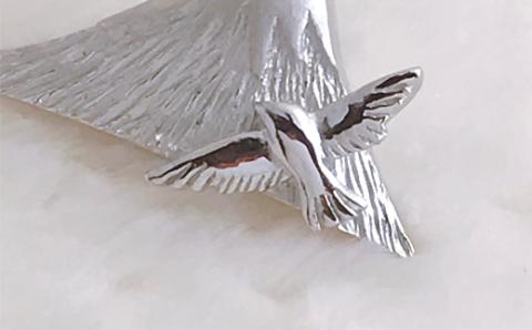 「1富士2鷹3なすび」ピンブローチ / あこや真珠 ブローチ ピンブローチ 真珠 パール 伊勢志摩 志摩 アクセサリー 富士 鷹 なすび ギフト プレゼント クリスマス 父の日 〔040-36〕