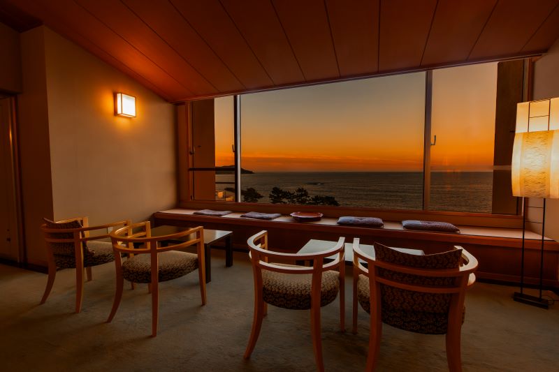 湯元館ニュー浜島 １泊２食付き ペア宿泊券 / 東海 近畿 三重県 志摩 伊勢志摩 旅行 旅 国内旅行 観光 トラベル 旅館 宿泊 宿 チケット ペア 宿泊券 食事 １泊２食  夕日 温泉 湯 大浴場 露天風呂 椿 オイル SNS 映え 写真 海 浜辺 和 和室 家族 友人  20万円 二十万 200000円