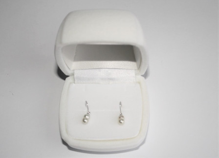 真珠 パール アコヤ貝 アクセサリー ピアス ギフト プレゼント 伊勢 志摩 伊勢志摩 志摩産 冠婚葬祭 慶事 弔事 結婚式 入学式 卒業式 国産 誕生石 記念日 真珠の里 ベビーパール双子ピアス (WG)