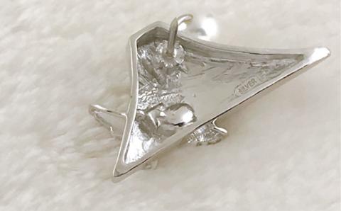 「1富士2鷹3なすび」ピンブローチ / あこや真珠 ブローチ ピンブローチ 真珠 パール 伊勢志摩 志摩 アクセサリー 富士 鷹 なすび ギフト プレゼント クリスマス 父の日 〔040-36〕