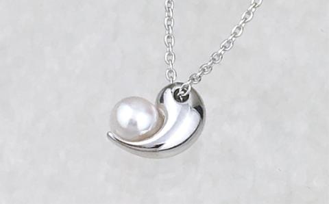 神宮・勾玉ペンダント / あこや ネックレス ペンダント 真珠 伊勢志摩 志摩 アクセサリー ギフト パール 母の日 ホワイトデー クリスマス 〔050-68〕