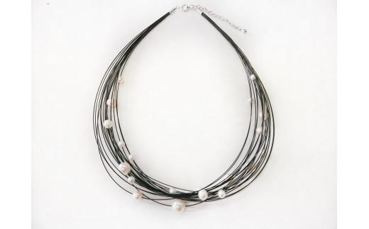 【090-04】志摩産アコヤ真珠･ｽﾃﾝﾚｽﾜｲﾔｰ玉入りネックレス*