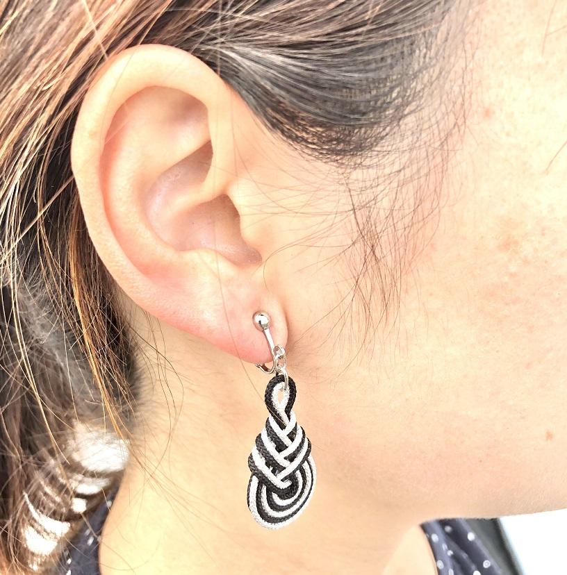 組紐イヤリングみょうが黒銀