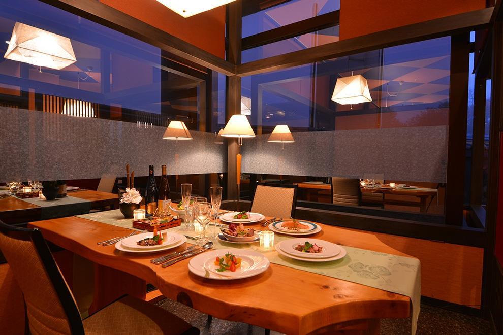 伊賀牛すきやきが堪能できる≪花ばしょう会席≫プラン ペア宿泊券