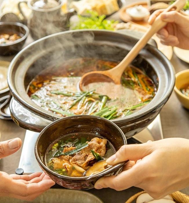 長谷園の「伊賀土鍋 アメ釉」小（1人用）DC-01