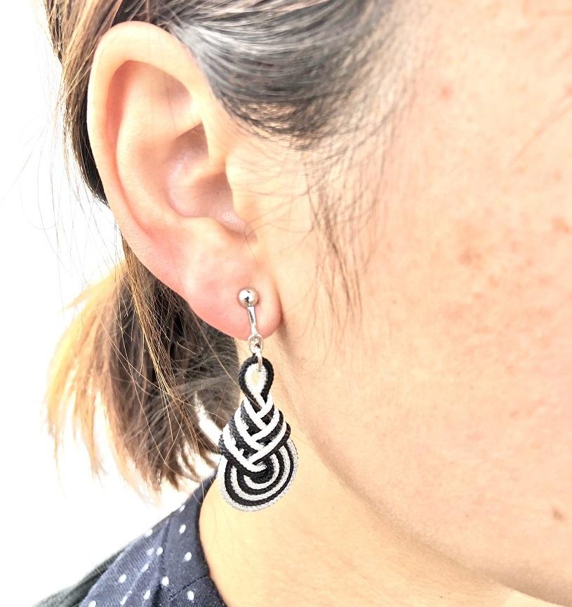 組紐イヤリングみょうが黒銀