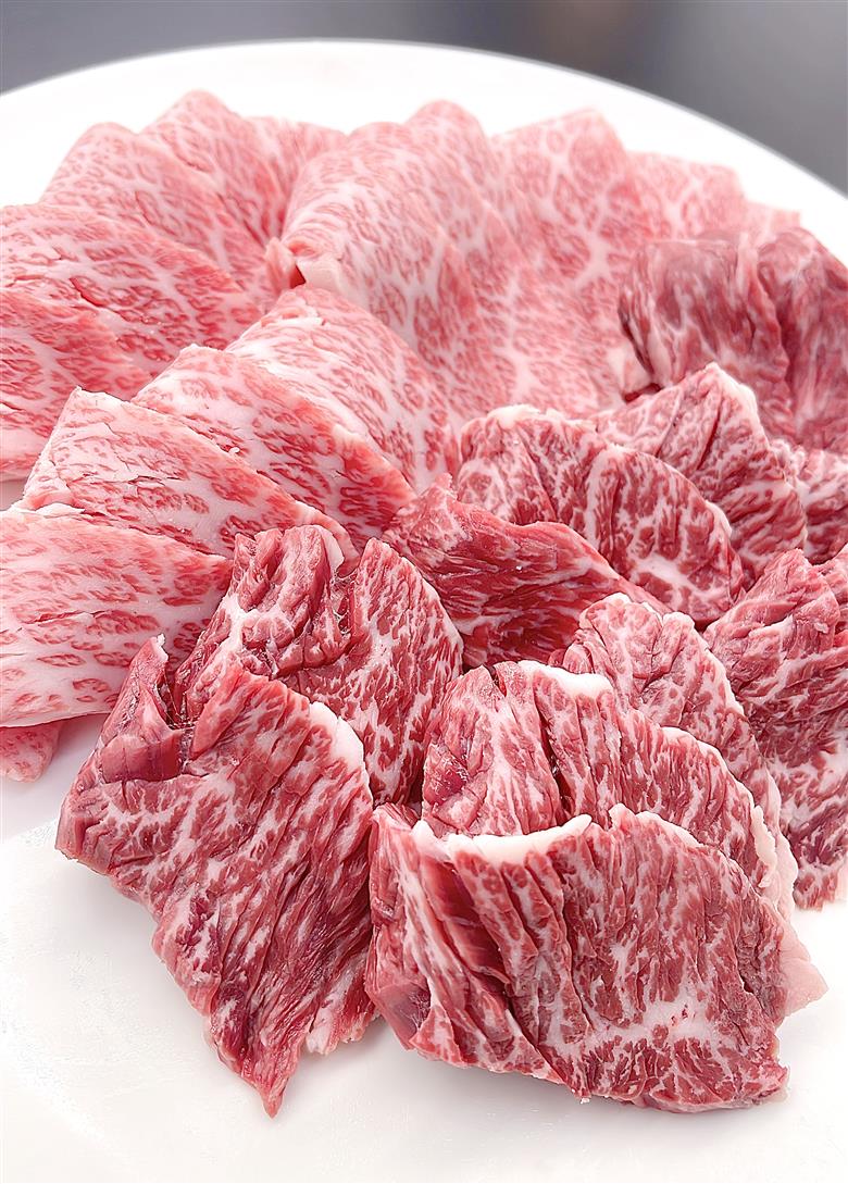 松阪牛 焼肉 スペシャル 特選カルビ ハラミ 500g(250g×2) 国産牛 和牛 ブランド牛 JGAP家畜・畜産物 農場HACCP認証農場 牛肉 肉 高級 人気 おすすめ 神戸牛 近江牛 に並ぶ 日本三大和牛 松阪 松坂牛 松坂 焼肉物語 セット 詰め合わせ BBQ キャンプ 真空パック 味噌だれ 三重県 多気町 SS-49
