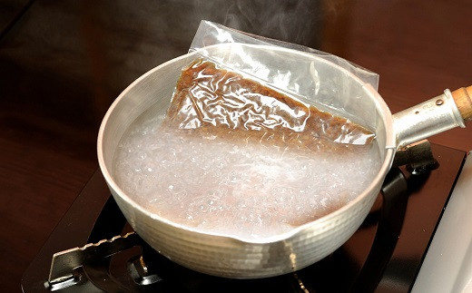 松阪牛 入り まかないそぼろ 100g×8P 肉 牛 牛肉 和牛 ブランド牛 高級 国産 霜降り 冷凍 ふるさと 人気 あいびき 合挽 ひき肉 ミンチ 甘辛 簡単 お茶漬け 手巻き 常温 I54