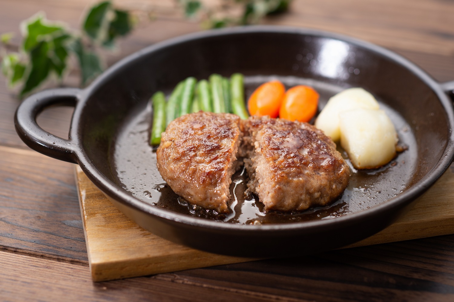 冷凍 松阪牛入り ハンバーグ 150g×5個入×2箱 ／ 瀬古食品 松阪肉 名産 ブランド 霜ふり本舗 牛肉 お肉 肉 和牛 黒毛和牛 国産 国産牛 松阪牛 ブランド牛 豚肉 お惣菜 ご自宅用 家庭用 ギフト 贈答用 産地直送 松阪 牛 三重県 大台町 (420)