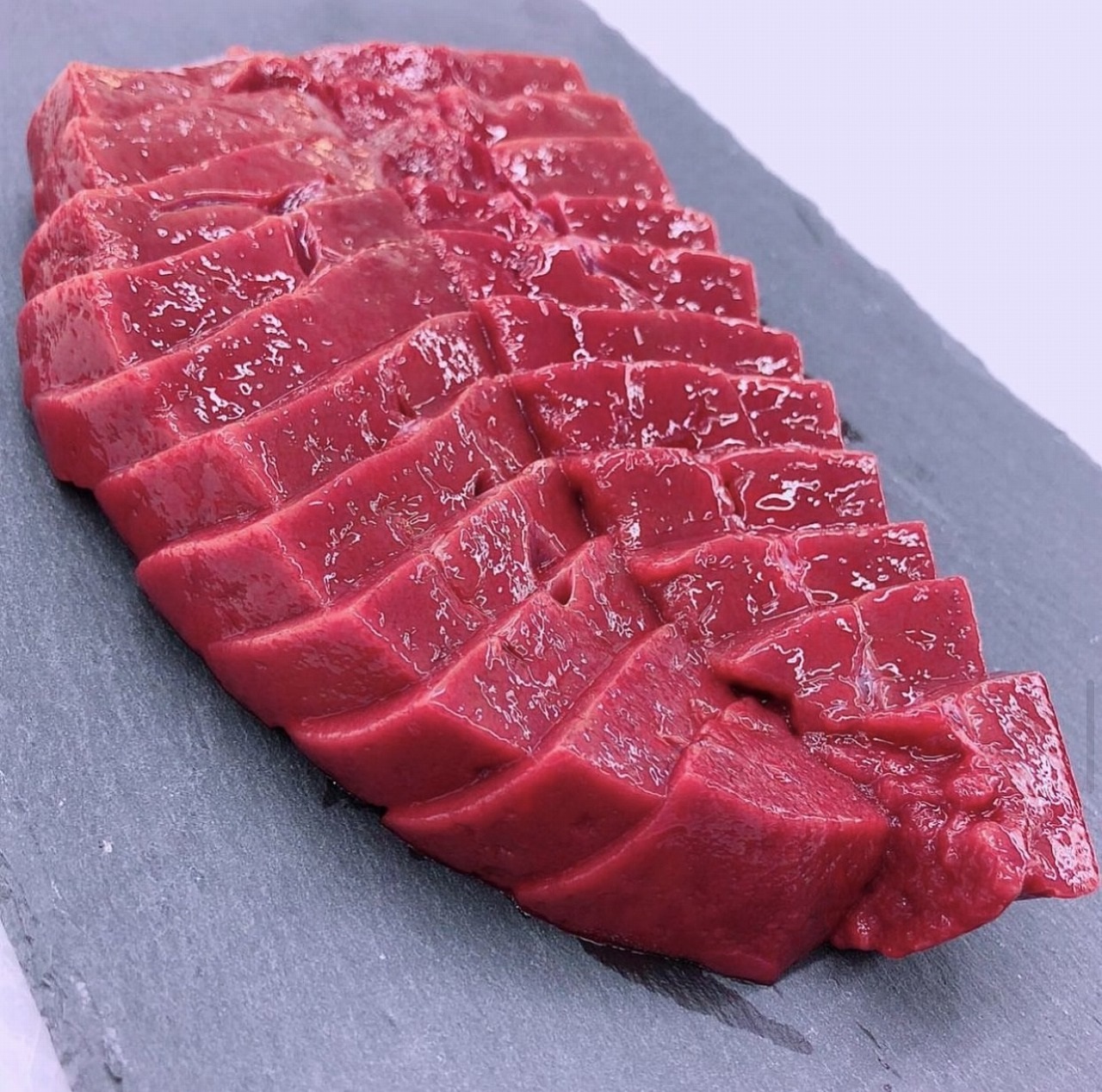 冷凍 松阪牛 レバー（ 焼肉用 ）300g×2パック計600g／ 瀬古食品 牛肉 レバー 松阪肉 名産 ブランド 霜ふり本舗 牛肉 お肉 肉 和牛 黒毛和牛 国産 国産牛 牛 ブランド牛 ご自宅用 家庭用 ギフト 贈答用 真空パック 産地直送 松阪 牛 三重県 大台町 (429)