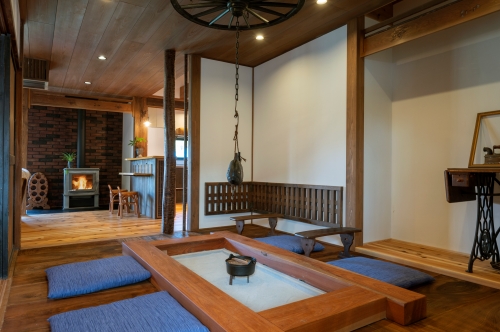 古民家宿 「春のや」 一棟貸 1組5名まで 宿泊券 ／ 山路工務店 古民家 リフォーム 薪ストーブ 素泊まり 旅行 家族旅行 チケット 体験 宿泊 旅行券 クーポン券 ホテル 旅館 民泊 ギフト 贈答用 三重県 大台町 (409)