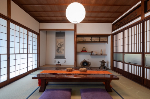 古民家宿 「春のや」 一棟貸 1組5名まで 宿泊券 ／ 山路工務店 古民家 リフォーム 薪ストーブ 素泊まり 旅行 家族旅行 チケット 体験 宿泊 旅行券 クーポン券 ホテル 旅館 民泊 ギフト 贈答用 三重県 大台町 (409)